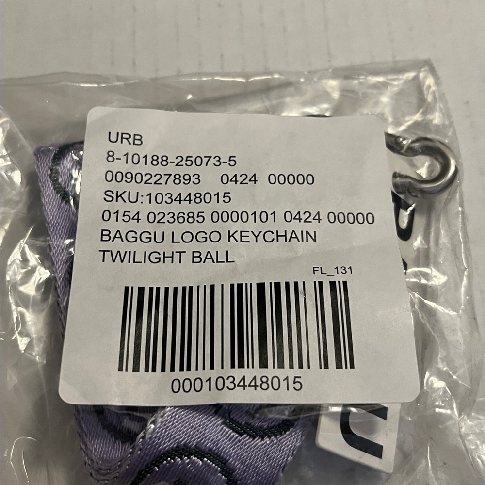 BAGGU Logo Keychain - Picture 3 of 5